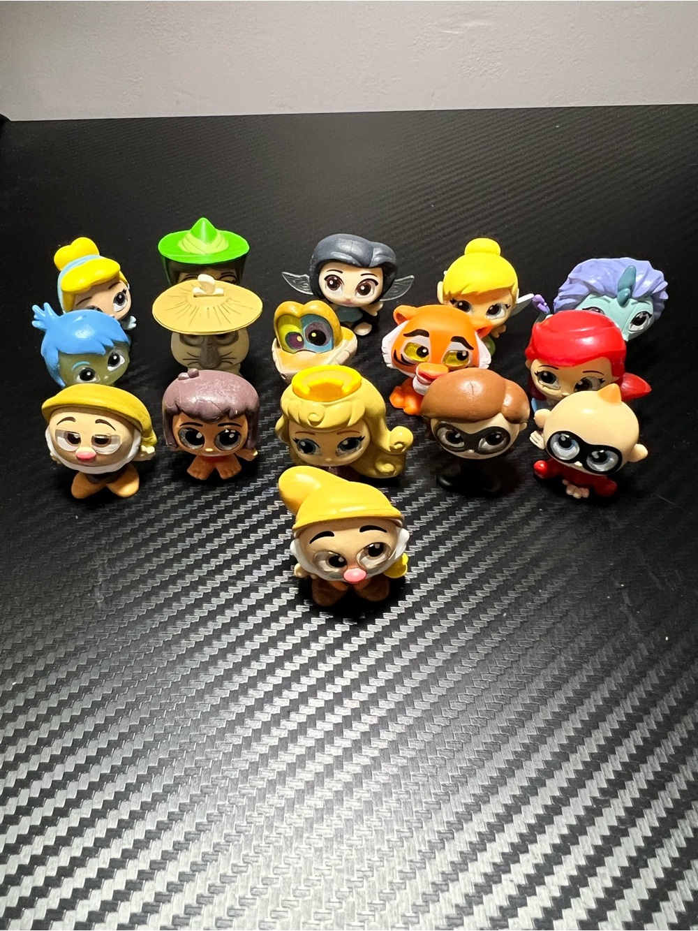 Disney Doorables Lot of 16 Figures Princesses Dwarfs Incredibles Mowgli & More